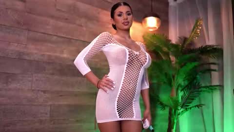 Snapshot of latinaloco chatting on September 19, 2025, 5:02 pm Latina online show from September 19, 2025, 5:02 pm