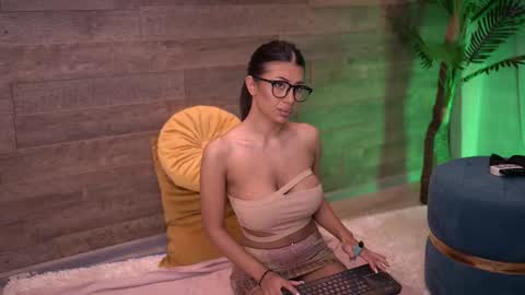 Snapshot of latinaloco chatting on September 25, 2025, 4:54 pm Latina online show from September 25, 2025, 4:54 pm