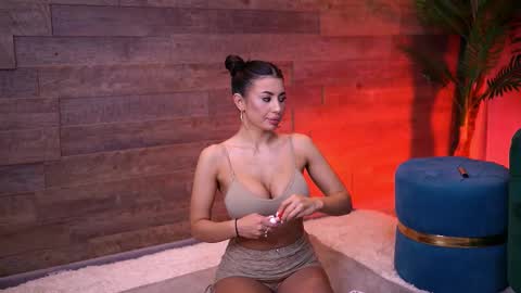 Snapshot of latinaloco chatting on December 21, 2025, 6:37 pm Latina online show from December 21, 2025, 6:37 pm