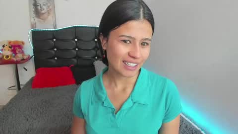 Snapshot of latinaqueen023 chatting on May 4, 2026, 4:03 pm Luna online show from May 4, 2026, 4:03 pm