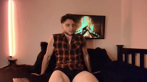 Snapshot of latinboyvip_ chatting on April 24, 2026, 3:03 pm LatinBoyVIP Colombian online show from April 24, 2026, 3:03 pm