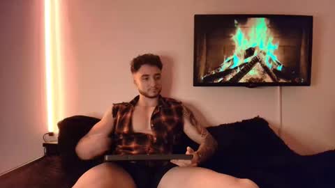 Snapshot of latinboyvip_ chatting on April 28, 2026, 2:27 am LatinBoyVIP Colombian online show from April 28, 2026, 2:27 am