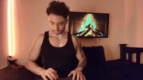 Snapshot of latinboyvip_ chatting on April 29, 2026, 1:43 am LatinBoyVIP Colombian online show from April 29, 2026, 1:43 am