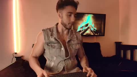 Snapshot of latinboyvip_ chatting on May 1, 2026, 10:36 pm LatinBoyVIP Colombian online show from May 1, 2026, 10:36 pm