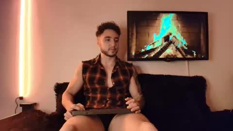 Snapshot of latinboyvip_ chatting on May 5, 2026, 2:47 pm LatinBoyVIP Colombian online show from May 5, 2026, 2:47 pm