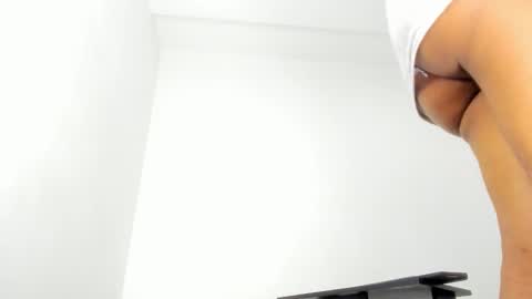 Snapshot of latinebonyts chatting on November 13, 2025, 8:24 am latinebonyts online show from November 13, 2025, 8:24 am