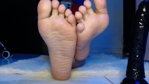 Snapshot of latinfeetqos chatting on December 18, 2024, 6:10 am Martina April online show from December 18, 2024, 6:10 am