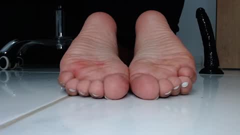 Snapshot of latinfeetqos chatting on December 26, 2024, 6:41 am Martina April online show from December 26, 2024, 6:41 am