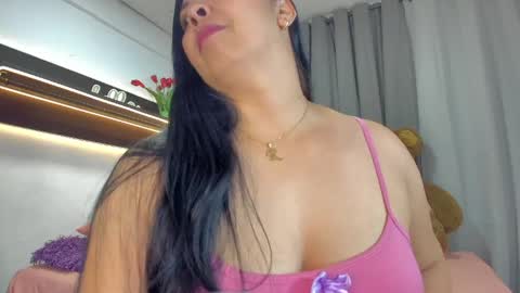 Snapshot of latinlove_sexygirls chatting on June 1, 2026, 1:51 am Vanessa online show from June 1, 2026, 1:51 am