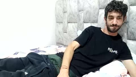 Snapshot of latinlustandfrenchkiss chatting on December 5, 2025, 3:52 pm latinlustandfrenchkiss online show from December 5, 2025, 3:52 pm