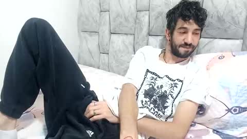 Snapshot of latinlustandfrenchkiss chatting on December 17, 2025, 3:07 pm latinlustandfrenchkiss online show from December 17, 2025, 3:07 pm