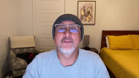 QS - INDEPENDENT MODEL online show from October 28, 2025, 3:43 am