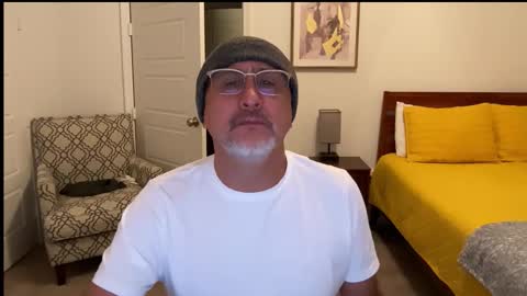 QS - INDEPENDENT MODEL online show from December 15, 2025, 3:33 am