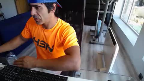 Snapshot of latino23bom chatting on October 11, 2025, 9:41 am sam online show from October 11, 2025, 9:41 am