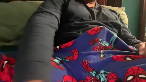 latinoboybear online show from November 11, 2025, 5:51 am