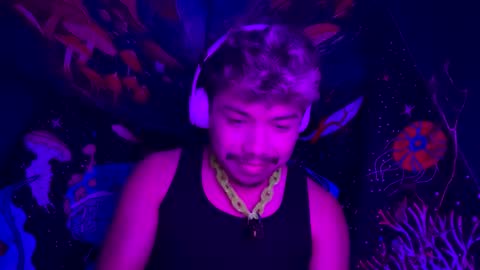 Snapshot of latinxpup chatting on December 27, 2024, 2:47 am Pup online show from December 27, 2024, 2:47 am