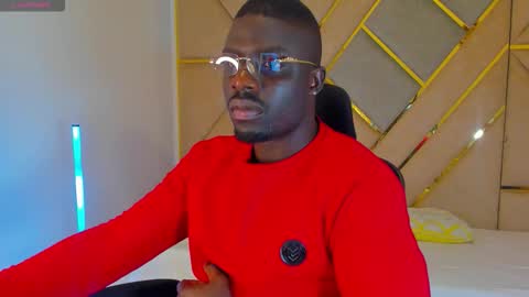 LEANDRO online show from November 28, 2025, 4:04 am