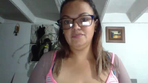 Snapshot of lau16310 chatting on December 21, 2025, 8:43 am Laura online show from December 21, 2025, 8:43 am