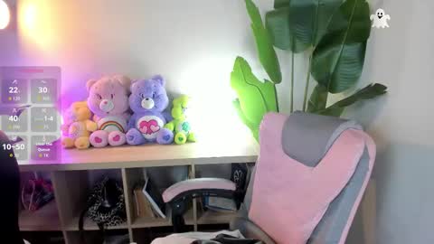 laukyubey1 online show from November 8, 2025, 8:40 pm