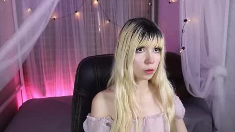 laukyubey1 online show from December 3, 2025, 7:45 pm