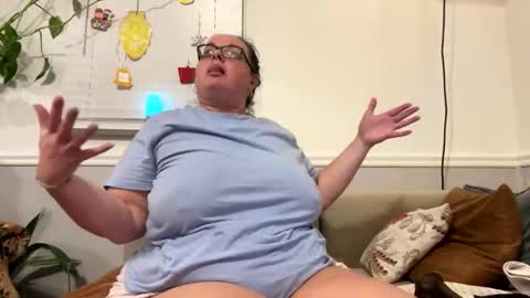 Snapshot of laulauma chatting on December 31, 2024, 1:04 am LauLauMa online show from December 31, 2024, 1:04 am