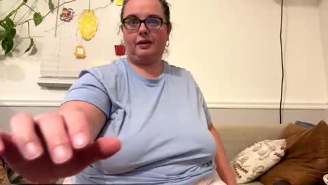 Snapshot of laulauma chatting on December 31, 2024, 5:11 am LauLauMa online show from December 31, 2024, 5:11 am