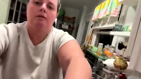 Snapshot of laulauma chatting on January 6, 2025, 12:05 am LauLauMa online show from January 6, 2025, 12:05 am