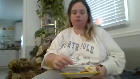 Snapshot of laulauma chatting on January 6, 2025, 7:13 pm LauLauMa online show from January 6, 2025, 7:13 pm