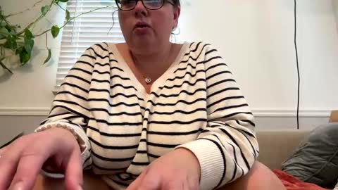 Snapshot of laulauma chatting on January 10, 2025, 4:30 pm LauLauMa online show from January 10, 2025, 4:30 pm