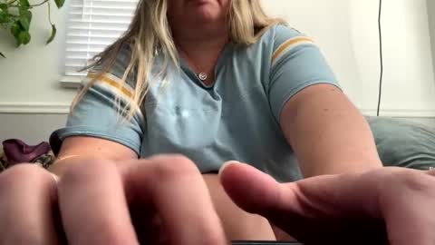 Snapshot of laulauma chatting on January 17, 2025, 6:44 pm LauLauMa online show from January 17, 2025, 6:44 pm