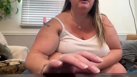 Snapshot of laulauma chatting on January 22, 2025, 2:35 pm LauLauMa online show from January 22, 2025, 2:35 pm