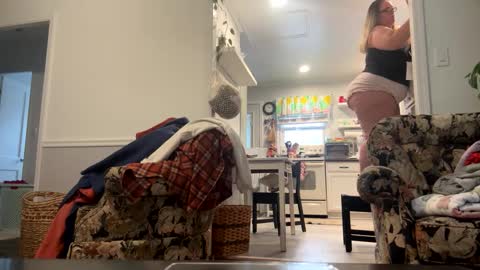 Snapshot of laulauma chatting on January 23, 2025, 3:11 pm LauLauMa online show from January 23, 2025, 3:11 pm