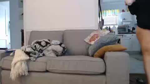 Snapshot of laulauma chatting on February 15, 2025, 6:44 pm LauLauMa online show from February 15, 2025, 6:44 pm