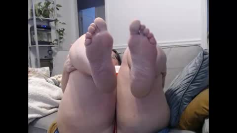 Snapshot of laulauma chatting on February 16, 2025, 2:43 pm LauLauMa online show from February 16, 2025, 2:43 pm