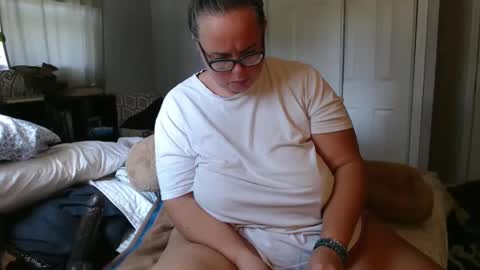 Snapshot of laulauma chatting on September 19, 2025, 4:51 pm LauLauMa online show from September 19, 2025, 4:51 pm