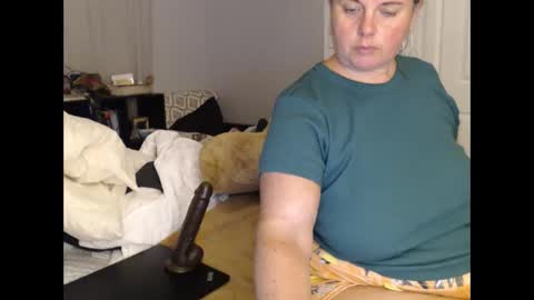 Snapshot of laulauma chatting on September 22, 2025, 1:40 am LauLauMa online show from September 22, 2025, 1:40 am