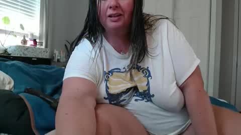 Snapshot of laulauma chatting on November 6, 2025, 9:26 pm LauLauMa online show from November 6, 2025, 9:26 pm