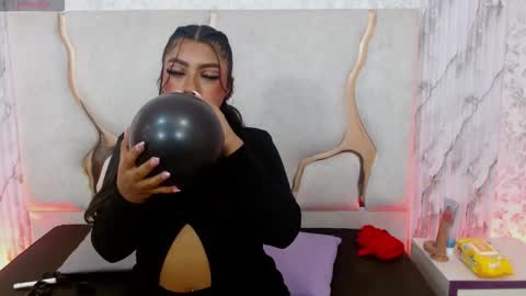 Snapshot of laulin_tay chatting on January 19, 2026, 3:54 am laulin_tay online show from January 19, 2026, 3:54 am