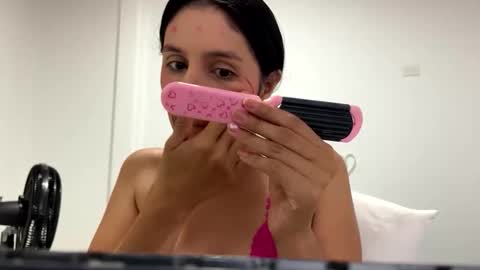 Snapshot of laura_1717 chatting on May 24, 2026, 7:13 am laura online show from May 24, 2026, 7:13 am