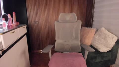 laura cruz online show from August 1, 2026, 1:05 am