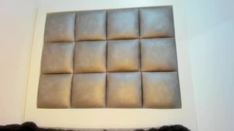 laura__js_ online show from October 17, 2025, 6:21 pm