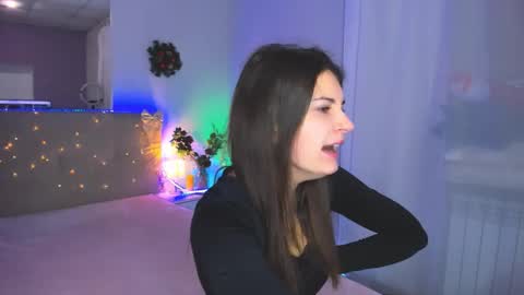 Snapshot of laura__leee chatting on December 22, 2025, 6:21 am Laura online show from December 22, 2025, 6:21 am