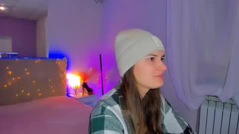 Snapshot of laura__leee chatting on February 8, 2026, 6:17 am Laura online show from February 8, 2026, 6:17 am