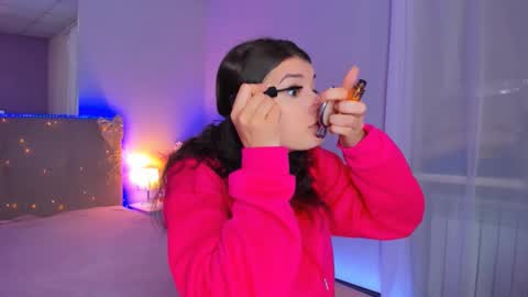 Snapshot of laura__leee chatting on February 27, 2026, 6:13 am Laura online show from February 27, 2026, 6:13 am