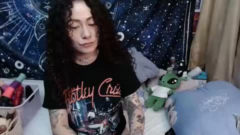 Snapshot of laura_anal_ chatting on December 10, 2024, 9:33 pm Wen online show from December 10, 2024, 9:33 pm