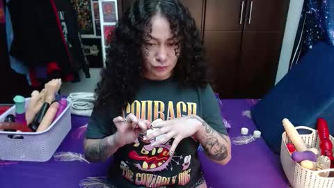 Snapshot of laura_anal_ chatting on October 15, 2025, 6:19 pm Wen online show from October 15, 2025, 6:19 pm