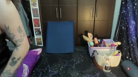 Snapshot of laura_anal_ chatting on November 12, 2025, 4:07 pm Wen online show from November 12, 2025, 4:07 pm