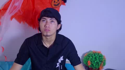 laura_and_kevin online show from October 14, 2025, 2:18 pm