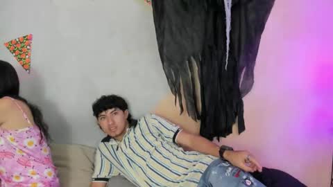 laura_and_kevin online show from November 8, 2025, 1:44 pm