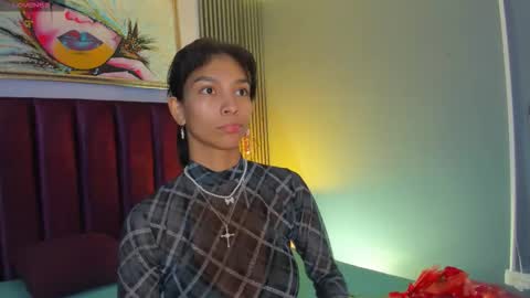 Snapshot of laura_aristizabal_19 chatting on February 14, 2026, 12:02 pm Laura online show from February 14, 2026, 12:02 pm